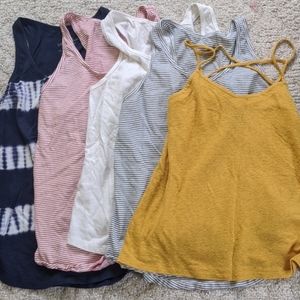 Set of 5 Universal Threads tank tops